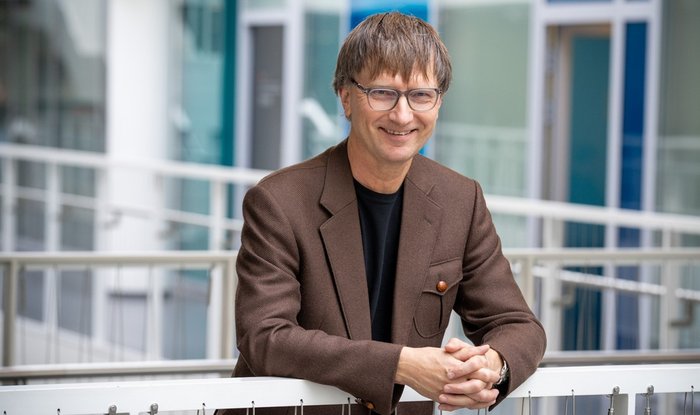 Professor Øyvind Kvalnes.